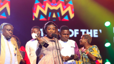 Photo of Diana Hamilton wins Artiste of the Year for VGMA22