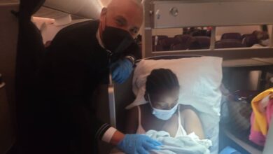 Photo of Woman gives birth on United Airlines Flight from Ghana to US