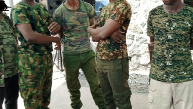 Photo of Police Arrests 3 People For Using Military Camouflage Uniforms To Rob