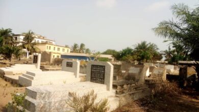 Photo of Anloga: Unidentified grave looters exhume corpse at Avume cemetery